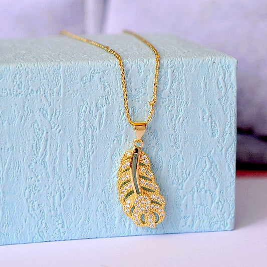 Collier pour Femme - chaîne et Pendentif feuilles pendantes ajourés de strass