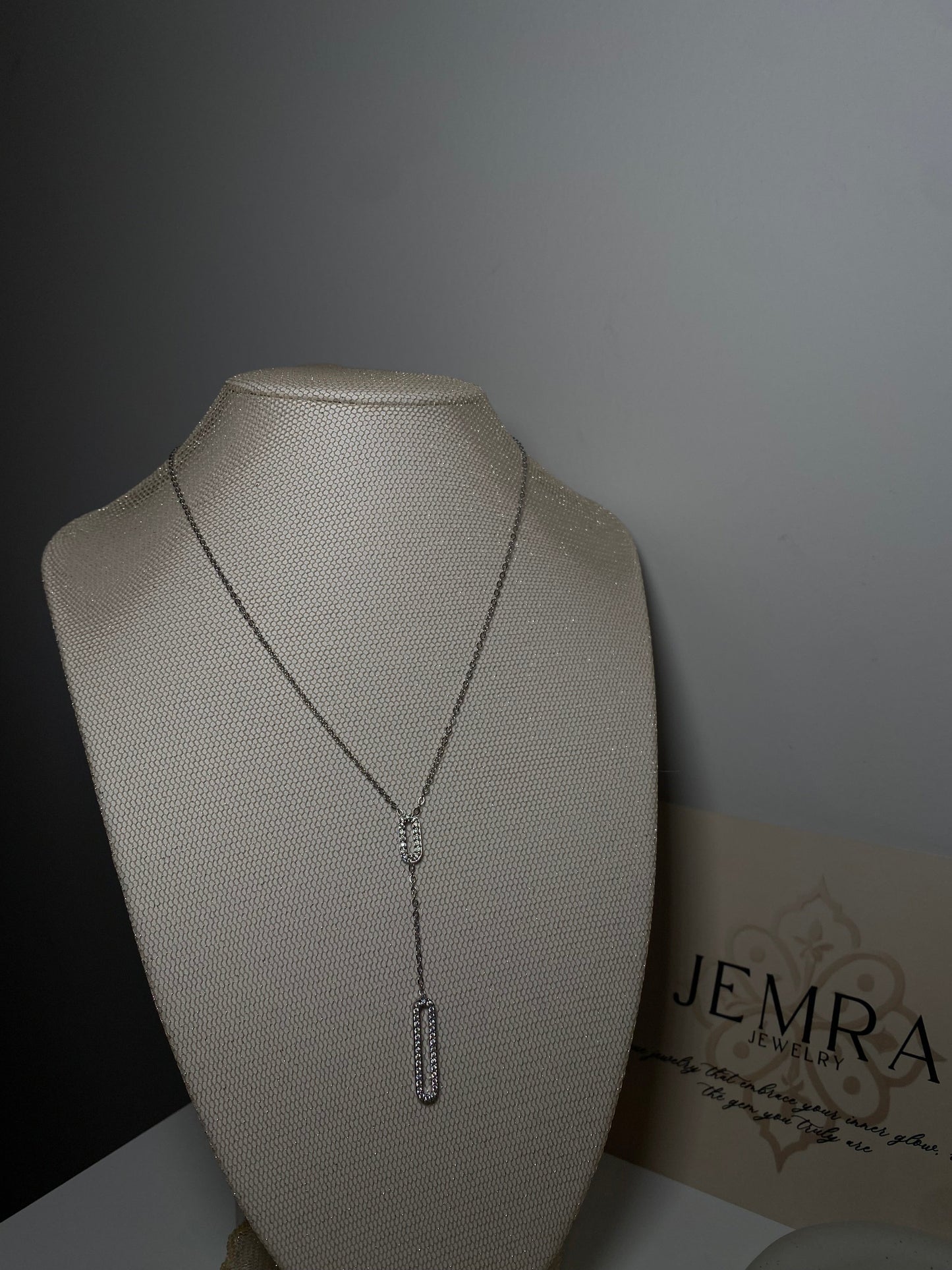 COLLIER SANAH