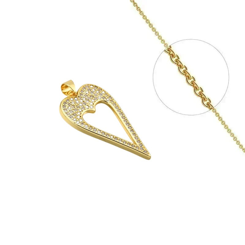 Collier doré chaîne et pendentif long cœur orné de zirconiums sertis