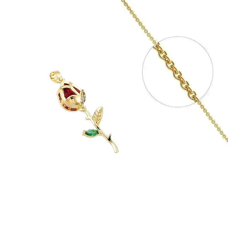 Collier doré chaîne et pendentif fleur zirconiums sertis