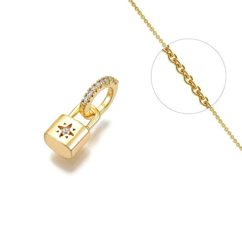 Collier chaîne et son pendentif cadenas serti de zirconiums